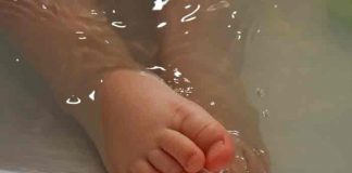 reino unido, bebe, accidente, bañera,