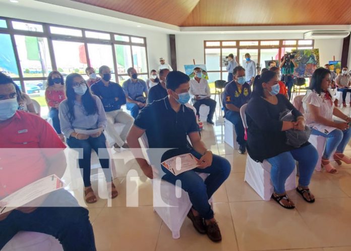 Foto: Reconocen a jóvenes de Nicaragua en el MINJUVE / TN8