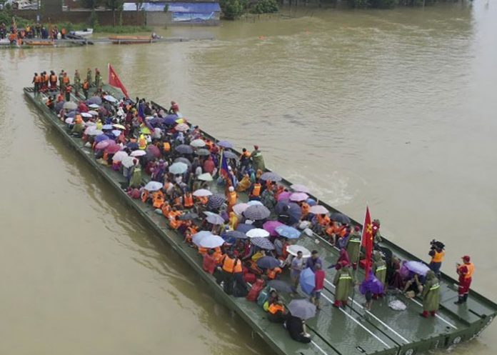 Foto: Sobrevive 3 días en estacionamiento subterráneo inundado en China / Referencia