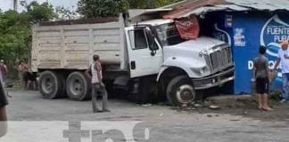 Foto: Camión fuera de control termina dentro de pulpería en Somoto / TN8