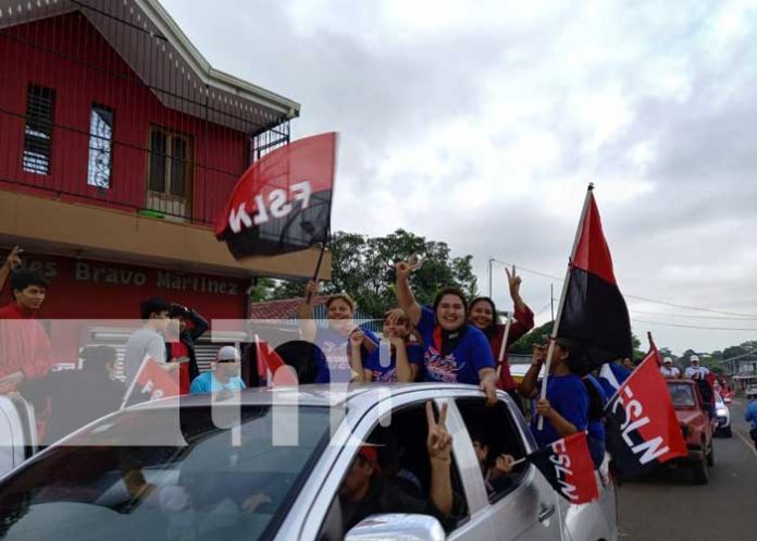 Caravana en saludo al 42/19 en las calles de San Carlos