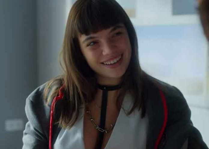 cine, elite 4, martina cariddi, beso,