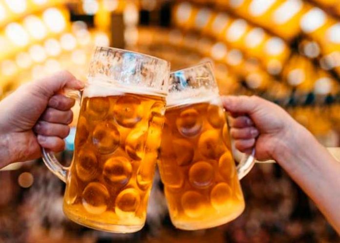 cerveza-3 ¿Qué es mejor para combatir el calor: un té caliente o una cerveza fría?