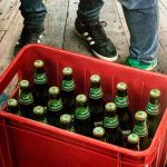 Por una cajilla de cervezas, hombre mata a su amigo con un cuchillo