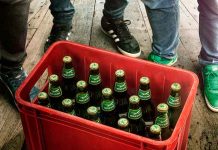 Por una cajilla de cerveza, hombre mata a su amigo con un cuchillo Por una cajilla de cervezas, hombre mata a su amigo con un cuchillo