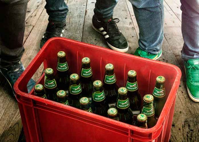 Por una cajilla de cervezas, hombre mata a su amigo con un cuchillo