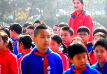 Ella es la niña china que tiene 14 años y mide... ¡2.26 metros!