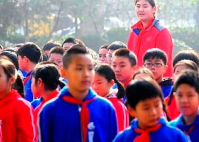 Ella es la niña china que tiene 14 años y mide... ¡2.26 metros!