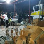 Vehículo impacta contra una vivienda en Juigalpa, Chontales Camioneta impacta con materiales de construcción en Chontales