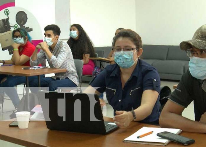 Taller sobre guiones para estudiantes que gustan del cine