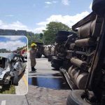 Carro fue impactado por camión cisterna en Honduras Vuelco de un camión cisterna en Honduras
