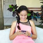 Empresa Claro promueve en Nicaragua el postear seguro en redes sociales Joven de Nicaragua utilizando redes sociales