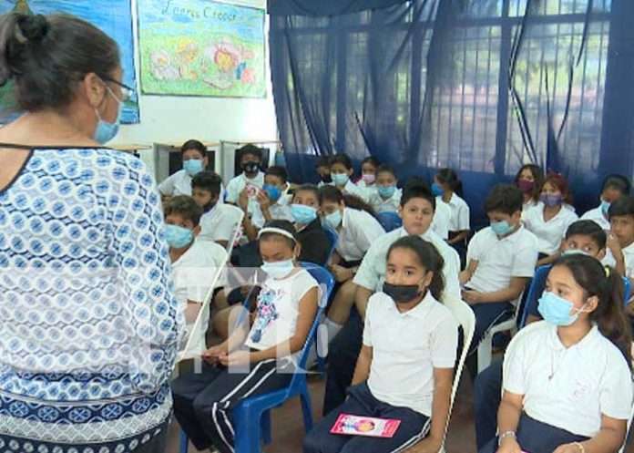 Estudiantes de Nicaragua recibiendo clases en el 2do semestre 2021