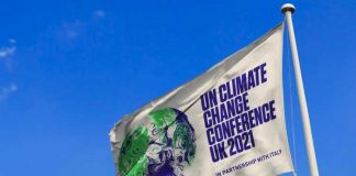 Bandera con logo de Cumbre por el Clima COP 26