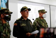 Detienen al «excéntrico capó» en Colombia Miembros de la Policía colombiana