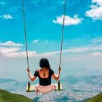 El aterrador momento que vivieron 2 mujeres sobre un columpio en Rusia