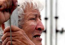 Echado a la calle: Abuelito vive en un contenedor por culpa de su sobrina Echado a la calle: Edwin el abuelito perdió su casa y vive en un contenedor por culpa de su sobrina