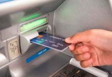 Pierde tarjeta de su abuelo y el que la encontró hace millonarios gastos