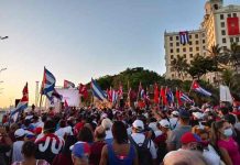 Cubanos se manifiestan en defensa de la Revolución