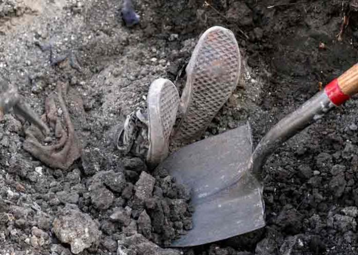 Bolivia: Desenterró el cadáver de su madre para dormir con él tres noches