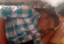 Hombre en la India duerme 300 días al año
