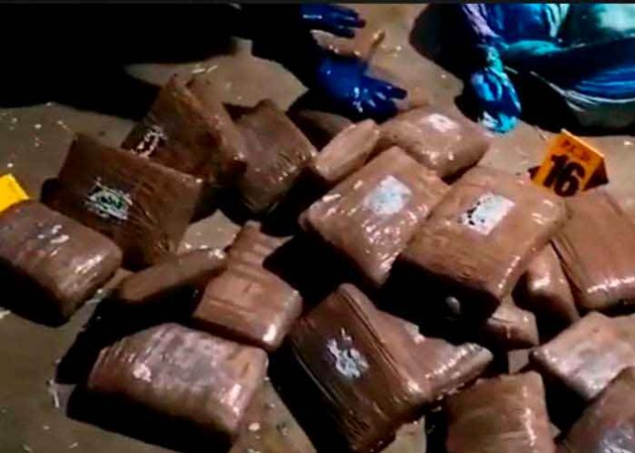Detienen lancha cargada de marihuana y cocaína en Costa Rica