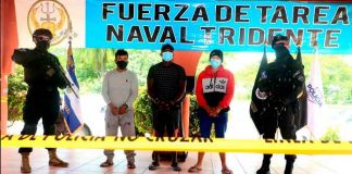 Policía salvadoreña presenta a delincuentes con drogas incautada