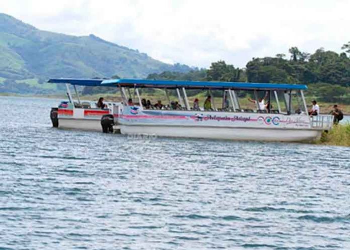 embarcacion costa ricas, laguna, accidente, embarcacion, vuelco, rescate, turistas,