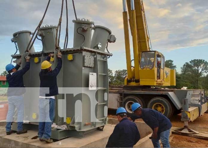 Maquinaria para el servicio eléctrico en el Caribe Norte
