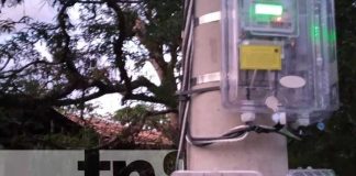 Postes de energía eléctrica por proyecto de electrificación en Loma Chata