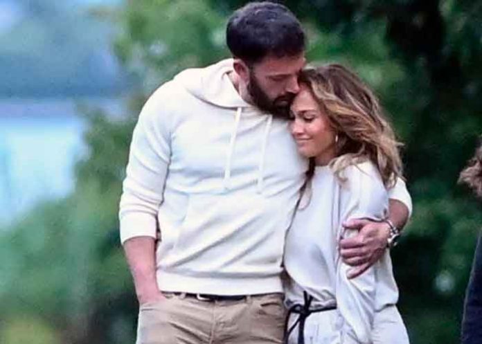 Foto: JLo presume su relación oficial con Ben Affleck con una sexi fotografía/cortesía