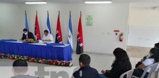 Acto de firma de convenio para protección de equinos en Nicaragua