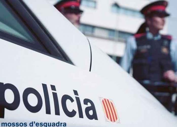españa3 Patrulla policial de España con agentes