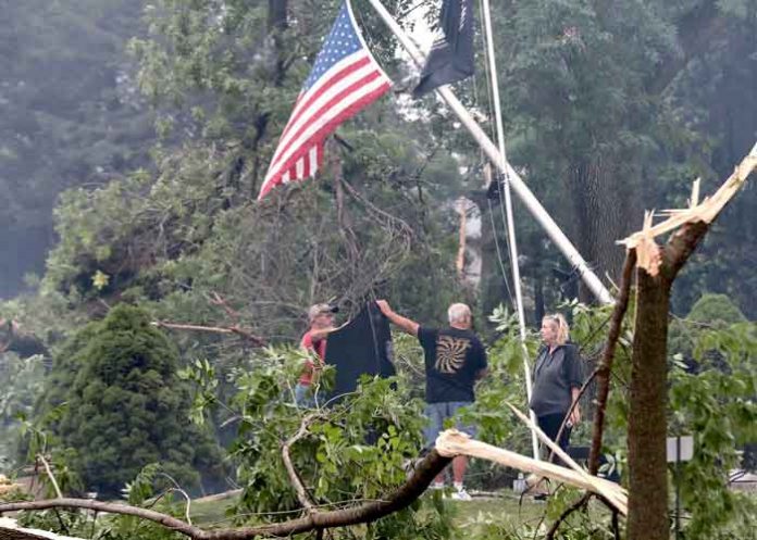 Miles sin energía y advertencias de tornados en Wisconsin, Estados Unidos / FOTO / TN8