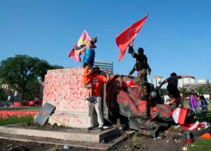canada, derribo, estatuas, britanicas, protestas,