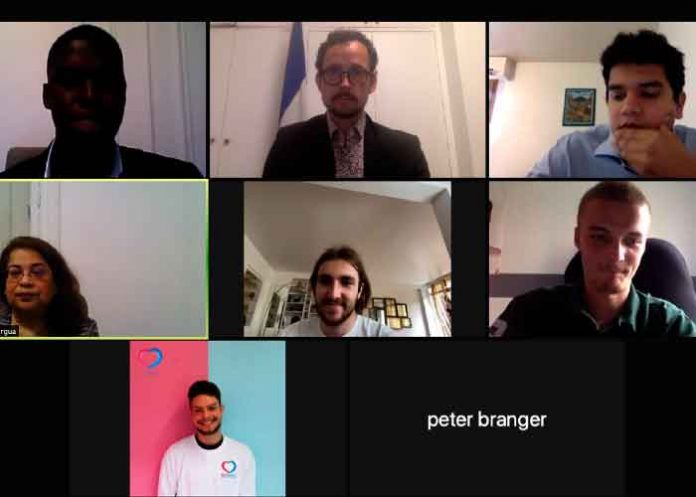 Embajada de Nicaragua realiza encuentro en Francia con estudiantes universitarios