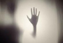 ¡Qué miedo! Captan en video a «fantasma» haciendo ejercicio en parque de Colombia ¡Qué miedo! Captan a "fantasma" haciendo ejercicio en parque de Colombia video