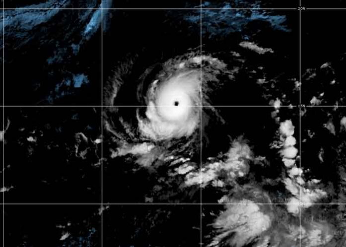 Felicia alcanza categoría 4 en el Pacífico oriental