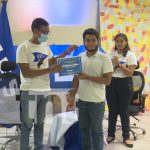 Reconocen esfuerzos de jóvenes estudiantes talentosos de Managua Jóvenes estudiantes de Managua reciben reconocimientos