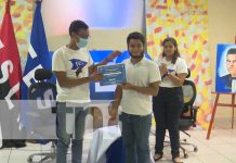 Jóvenes estudiantes de Managua reciben reconocimientos