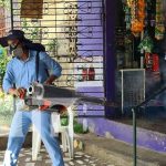 Barrio Salomón Moreno, en Managua, recibe visitas de brigadistas del MINSA Labores de fumigación en barrios de Managua
