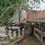 Mortal accidente de furgón con camioneta en Carretera Nueva a León Escena del mortal accidente de tránsito en Carretera Nueva a León