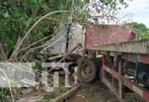Mortal accidente de furgón con camioneta en Carretera Nueva a León Escena del mortal accidente de tránsito en Carretera Nueva a León