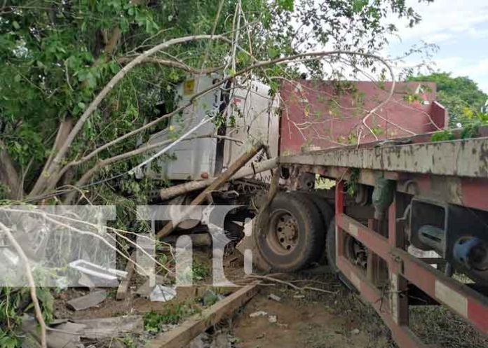 Escena del mortal accidente de tránsito en Carretera Nueva a León