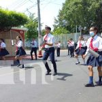 Gimnasia rítmica y banda en colegio de Managua