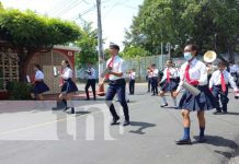 Presentación rítmica en colegio de Managua en celebración del 42/19 Gimnasia rítmica y banda en colegio de Managua