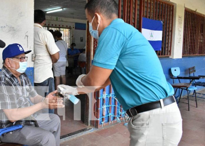 Foto: Participan de la verificación ciudadana en Granada / TN8