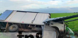 Foto: Vivos de milagro pasajeros de camión tras volcarse en Malacatoya/TN8