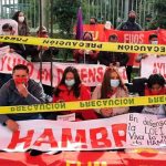Jóvenes se unen a huelga de hambre iniciada por docentes ecuatorianos
