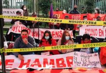 Jóvenes se unen a huelga de hambre iniciada por docentes ecuatorianos Jóvenes se unen a huelga de hambre iniciada por docentes ecuatorianos